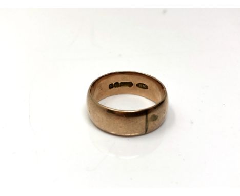 A 9ct gold band ring, 7 grams 