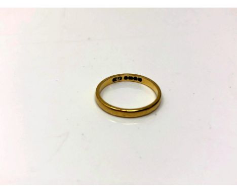 An 18ct gold band ring, 1.7 grams