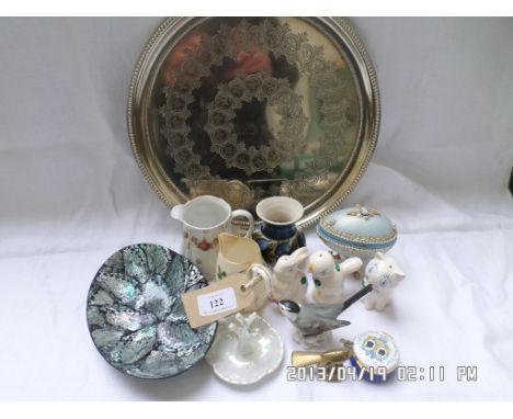 Magpie lot of miniature pieces incl. a Goebel Wagtail, Charles and Diana celebration trinket box, miniature bird cruets, crea