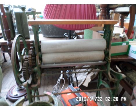 A Vintage metal framed washerwoman's wringer