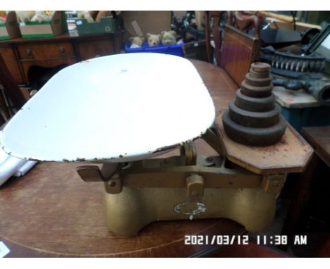Set of weighing scales with enamel pan and metal weights