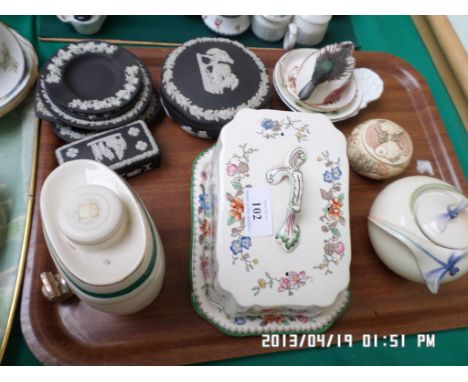 6 black Wedgwood dressing table pieces, Wade sherry keg, Copeland Spode lidded cheese dish, and 6 other small pieces