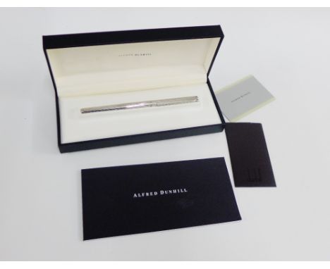 Alfred Dunhill fountain pen with 18 carat white gold nib, in original box 