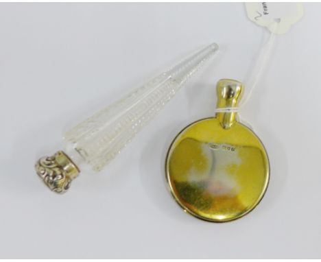 Victorian silver topped scent flask together with a George V silver scent bottle, London 1912 (2) 