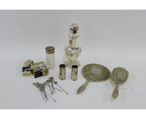 Mixed lot of Epns wares to include sugar castor, napkin rings, cocktail sticks, trinket jar, brush and hand mirror, etc (a lo