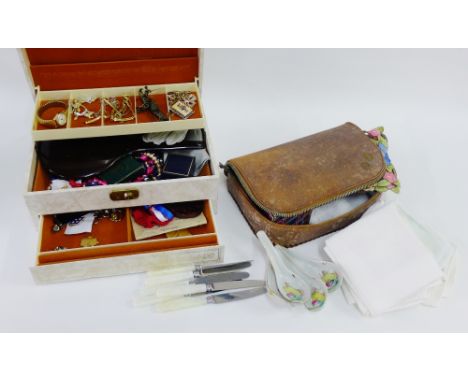 Cream leather jewellery box containing a quantity of vintage and later costume jewellery together with a small collection of 