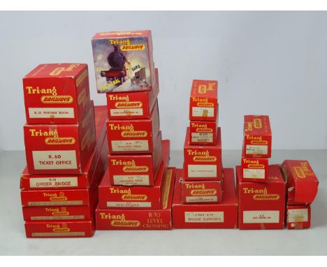 A box of Triang 00 gauge Lineside Accessories and Buildings including R316 Phase 2 Catenary Set, R416 15' Catenary Set, R417 