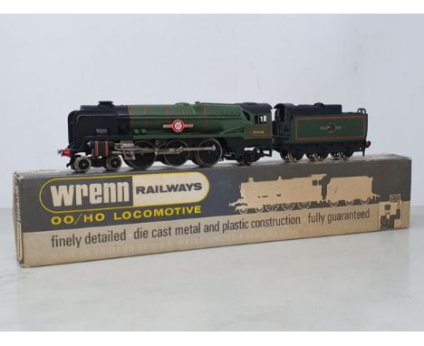 A boxed Wrenn 2238 Merchant Navy Class Locomotive 'Clanline' in BR green livery, box VG (slight discolouration to lid), model