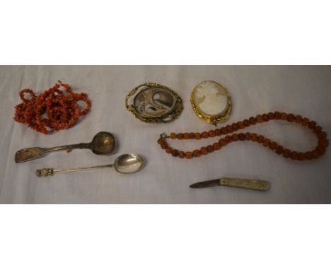 Small coral necklace (af), 2 silver spoons, silver bladed fruit knife with mother of pearl handle, mourning broach & cameo