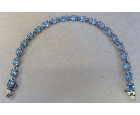 Swiss blue topaz sterling silver bracelet approx 18ct length 8"