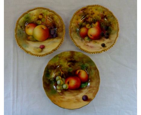 3 hand painted with fruit Royal Worcester plates signed by E Townsend (2) and H Everett Dia.15 cm and 16 cm