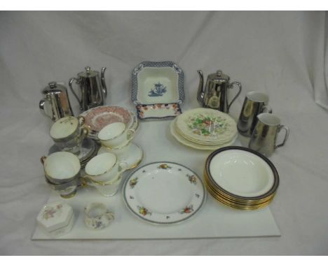 Quantity of mixed ceramics, to include Royal Worcester (1 crate)