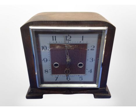 A Smith's Enfield Art Deco oak mantel clock, height 20 cm 