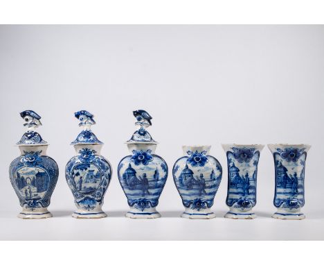 Delfts Porcelain, Kaststel / Garniture vases, 18th century marked Blomput. 4 vases with a lid of which 1 is missing, 2 displa