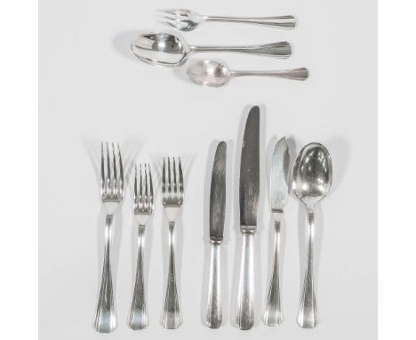 A silver-plated Christofle cutlery set, made between 1935 and 1985. 13 knives, 12 large spoons, 12 dessert knives, 5 fish kni