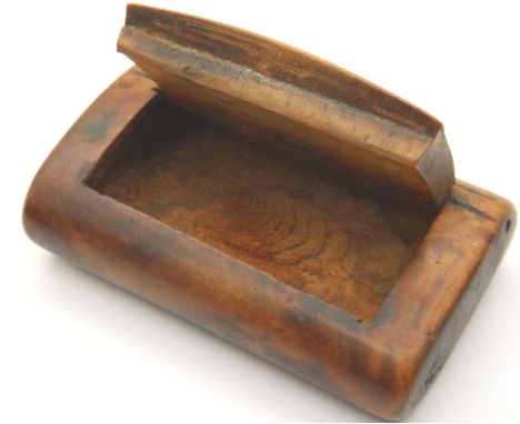 Wooden Georgian pocket snuff box with hinged lid, L: 60 mm. P&amp;P Group 1 (£14+VAT for the first lot and £1+VAT for subsequ