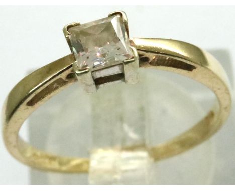 9ct gold white stone set ring, size L, 1.5g. P&amp;P Group 1 (£14+VAT for the first lot and £1+VAT for subsequent lots) 