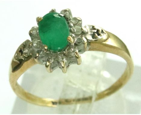 9ct gold diamond and emerald set ring, size J, 15.7g. P&amp;P Group 1 (£14+VAT for the first lot and £1+VAT for subsequent lo