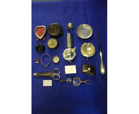 Bag of assorted silver, white metal and collectables to include: mustard pot; button hook; horse shoe ashtray; tortoiseshell 