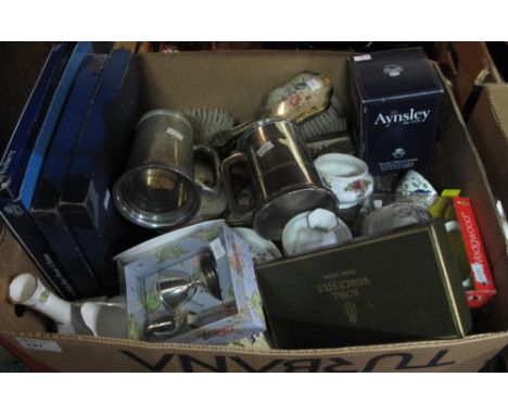 Box of assorted miscellaneous to include: Aynsley Pembroke items including: trinket boxes; vases etc. Aynsley collectors plat