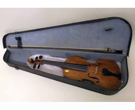 18/19th century violin with bow and case restored Condition report: see terms and conditions