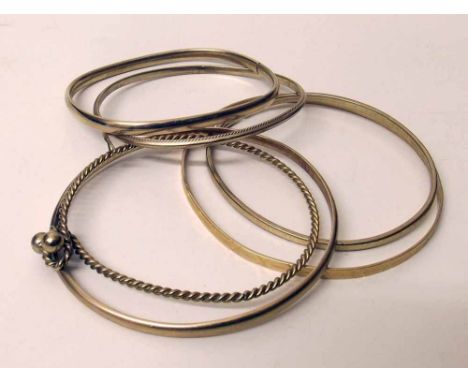 750 Hoop bangle: 3 9k gold bangles; two unmarked Condition report: see terms and conditions