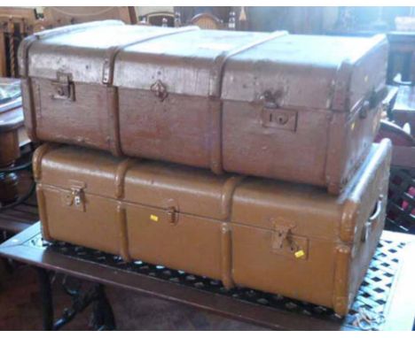 Two travel trunks and tray to one trunk. Condition report: see terms and conditions