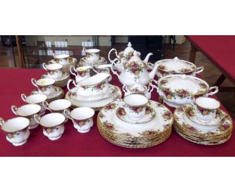 Royal Albert "Old Country Roses" dinner and tea service. Condition report: see terms and conditions