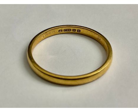 18ct Gold Wedding Band, measures approx. 2mm wide, hallmarked "750" for 18ct Gold and engraved "2007/2", wedding band size K,