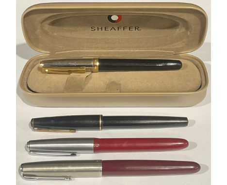 A Sheaffer fountain pen, cased; a Platignum fountain pen, 14ct gold nib; a Parker '17' fountain pen; another Parker fountain 