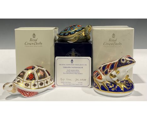 A Royal Crown Derby paperweight, Terrapin, gold signature edition commissioned by The Guild of China &amp; Glass Retailers, g