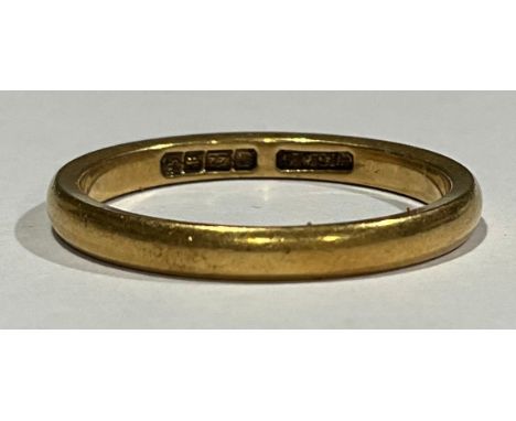 A 22ct gold wedding band, stamped "22", ring size R 1/2, total gross weight approx. 4.9 grams