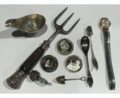 A Victorian silver novelty salt spoon, as a spade, Birmingham 1896; a George V silver mounted stag antler hafted bread fork; 