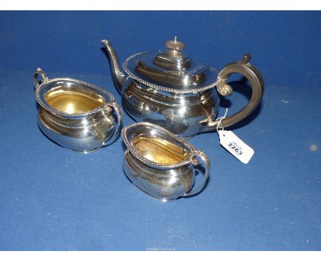 A Harrison Brothers & Howson three piece Silver Teaset, Sheffield, 1922/23, total weight 761 gms.