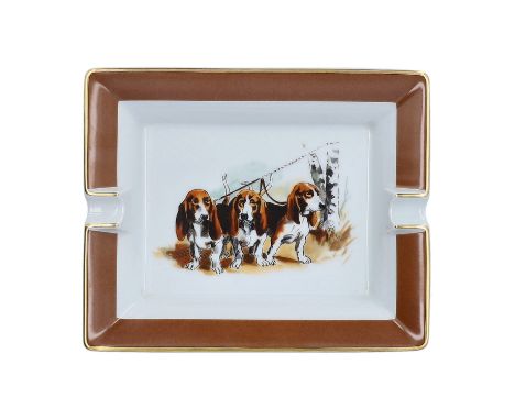 HERMÈS Dekoschale/Aschenbecher. NP. ca.: 560,-€. Mittiges Beagle Motiv auf weißem Grund mit hellbraunem Rand und goldfarbener