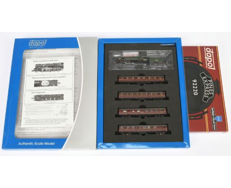 Dapol 2S-013-010 9F Pine Express Set; Featuring 9f 92220 "Evening Star" Late Crest and 4 Maroon Gresley Coaches. Condition is