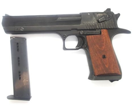 Combat automatic 8mm blank firing pistol, boxed. P&amp;P Group 2 (£18+VAT for the first lot and £3+VAT for subsequent lots) 