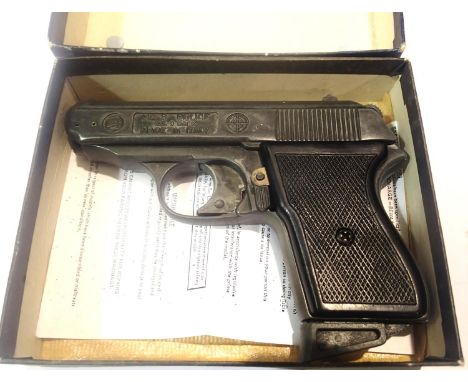 Italian Police blank firing 8mm pistol. P&amp;P Group 2 (£18+VAT for the first lot and £3+VAT for subsequent lots) 