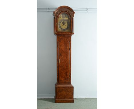 An Early 18thC Walnut Longcase Clock with 8 Day Brass Breakarch Dial c1730 - John  Desmoulin