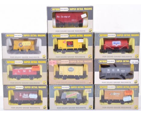 Wrenn Railways Super detail H0/00  Rolling Stock Wagons, W4318 ventilated van ‘Peek freans’ W5004 ventilated van Dunlop,   W5