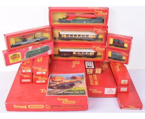 Collection of Tri-ang Railways, locomotives include boxed R.259S and R35 Britannia locomotive and tender, B.B American Diesel