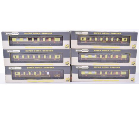 Six Wrenn Railways Super detail H0/00 Pullman Coaches, W6000 Brake 2nd, W6001 2nd class, W6001.A brown, W6002.A 1st class bro
