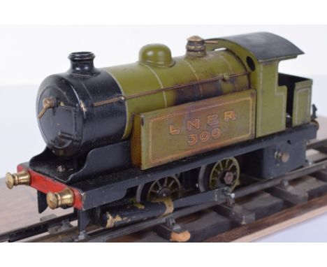 Bowman 0 gauge live steam 0-4-0 LNER Tank engine No.300, model 300 in green lined livery, in original wooden box, engine fair