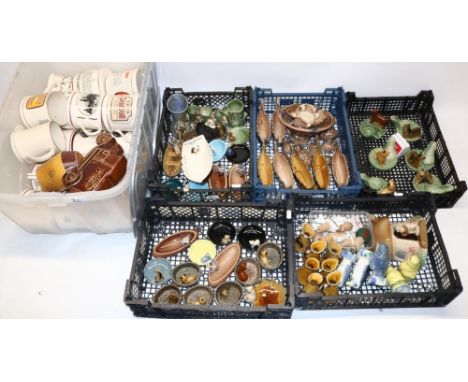 Large collection of Wade ceramics incl. mugs, bottle pourers, pipe rests,ashtrays, etc. (6 boxes) 