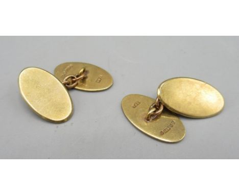 Pair of 9ct yellow gold oval cufflinks with engine turned detail, stamped 375, 7.75g 