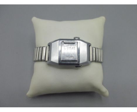 Comet New Light chrome wrist lighter on expanding bracelet, case back stamped with four patents, D27.2mm 