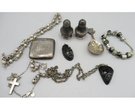 Edward VII silver vesta, Birmingham 1909; Elizabeth II silver salt and pepper, Birmingham 1995; Continental white metal caddy