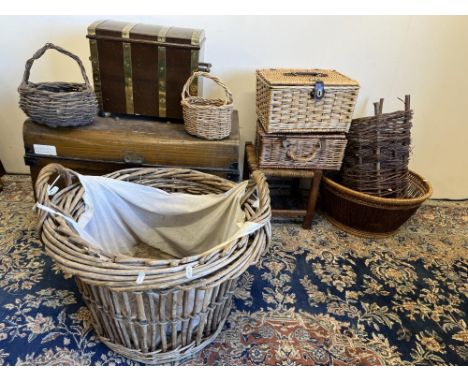 Wicker baskets incl. a log basket, egg basket, metal trunk, etc.