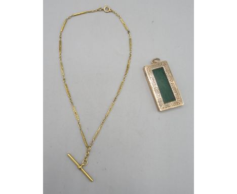 9ct yellow gold necklace set with T bar, stamped 9ct, 8.2g, and a 10ct yellow gold and jade pendant, stamped 10k 