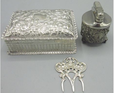Victorian silver trinket box embossed with foliate and scrolling design by Arthur Willmore Pennington, Birmingham, 1891 (4.2o